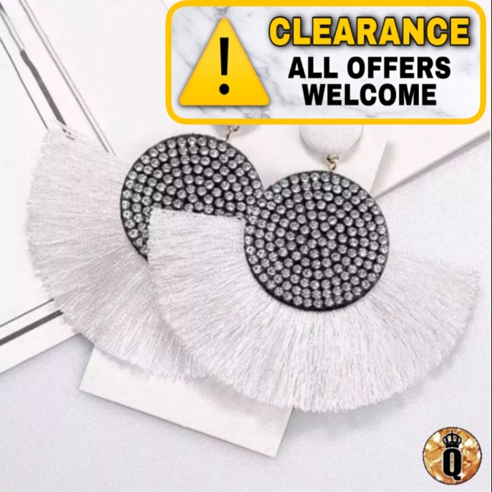 🔴5/$15⚠️𝗖𝗟𝗘𝗔𝗥𝗔𝗡𝗖𝗘⚠️White Earrings NEW - Picture 1 of 10